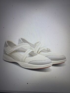 NWOT Vivaia Isabeli Mesh Mary Jane Flats Spot Natural Flower Gray; Sz: 7.5